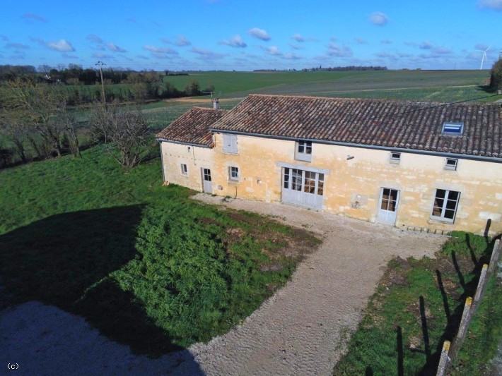 Charming 3 Bedroom House Renovated with Natural Materials