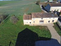 Charmante Maison de Trois Chambres Renovée avec des Materiaux Traditionnels