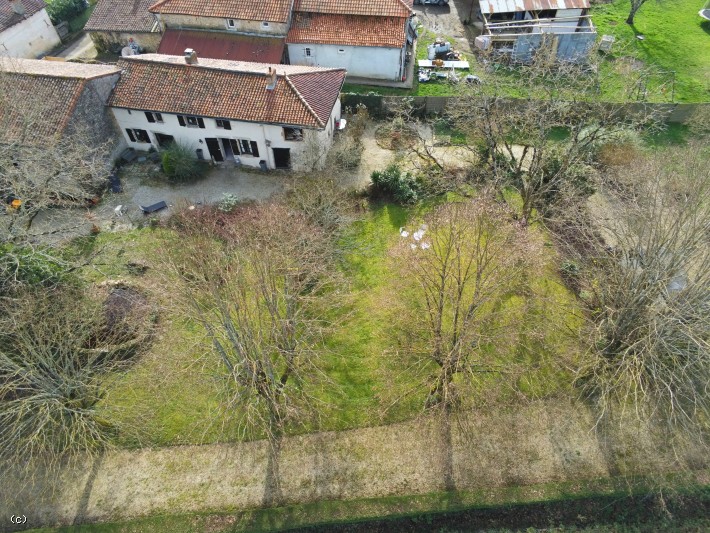 Pretty stone house with large garden