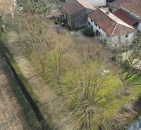 Pretty stone house with large garden