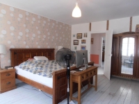 Spacious 5 Bedroomed Townhouse, Close to Commerce