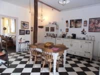 Spacious 5 Bedroomed Townhouse, Close to Commerce