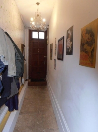 Spacious 5 Bedroomed Townhouse, Close to Commerce