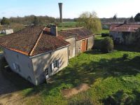 Belle Maison en Pierre avec Grand Jardin et Beaux Potentiels