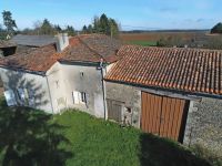 Belle Maison en Pierre avec Grand Jardin et Beaux Potentiels