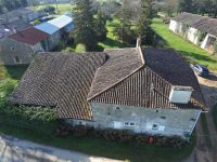 Belle Maison en Pierre avec Grand Jardin et Beaux Potentiels