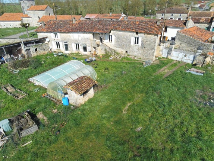 Old Farmstead On 8961m² Near Mansle.