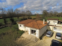 Pavillon de Plain-Pied avec Garage et Beau Jardin