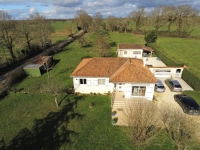 Pavillon de Plain-Pied avec Garage et Beau Jardin