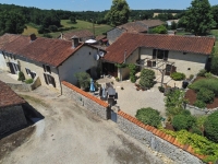 Très Belle Maison Ancienne de 4 Chambres dans un Hameau Calme