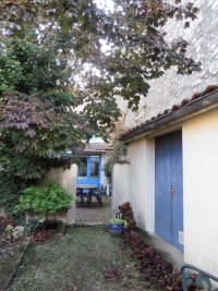 Beautifully-presented 2 Bedroomed Town house