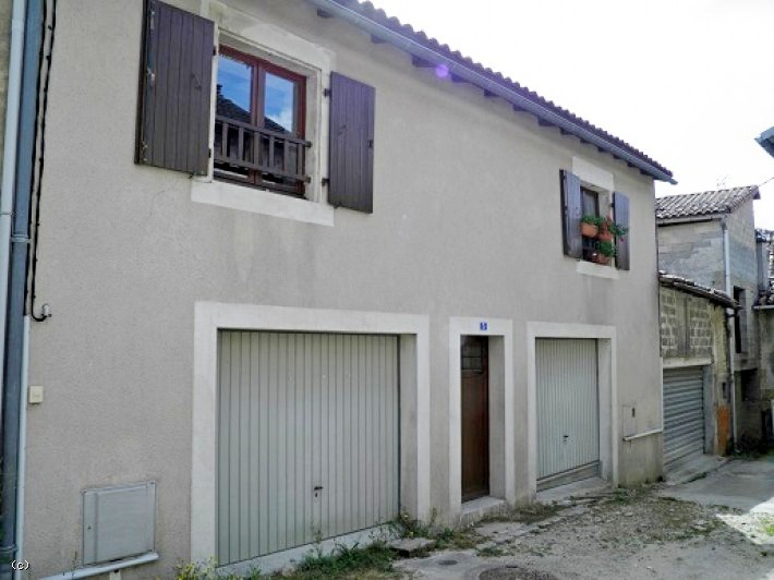 Immeuble avec 2 logements+ garages loués