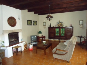 Maison avec 2 Chambres et Grange - Dans Un Village Pittoresque