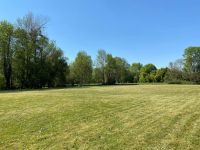 7 Chambres. Très Belle Maison de Village Avec Piscine Chauffée et Terrain En Bordure De La Charente