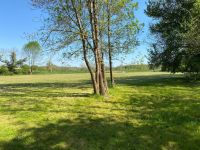 7 Chambres. Très Belle Maison de Village Avec Piscine Chauffée et Terrain En Bordure De La Charente