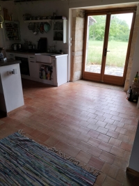 Ensemble Immobilier de Charme avec Maison Principale, Gîte, et Piscine