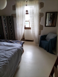 Ensemble Immobilier de Charme avec Maison Principale, Gîte, et Piscine