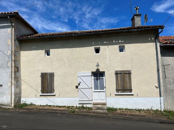 Maison Ancienne Proche des Commerces