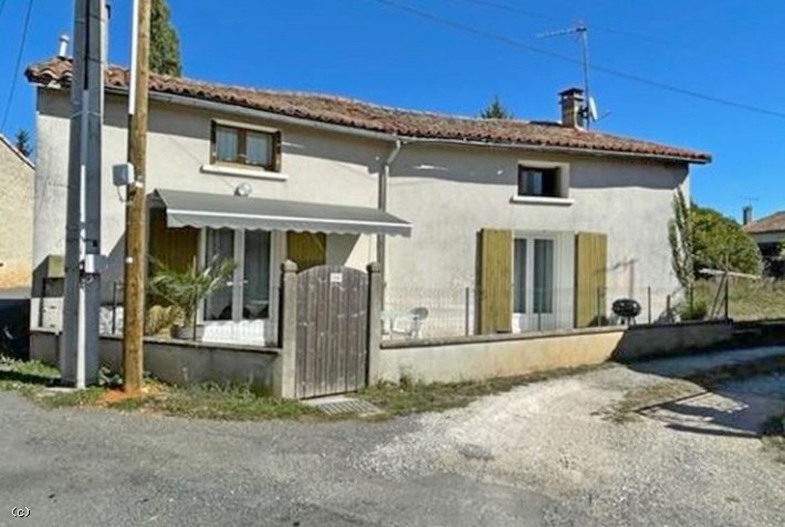 Maison de Campagne avec 3 Chambres et Jardin Clôturé