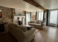 Lovely 2 Bedroom House with Enclosed Grounds
