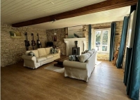 Lovely 2 Bedroom House with Enclosed Grounds