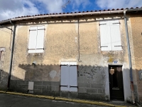 Ruffec, Maison De Ville A Vendre Avec Jardin