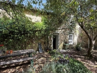 Pretty Town House with 2 Bedrooms & Enclosed Courtyard