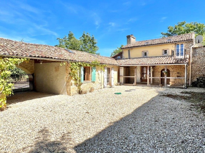 Belle Maison Ancienne (15e siècle) avec Belle Cour Close